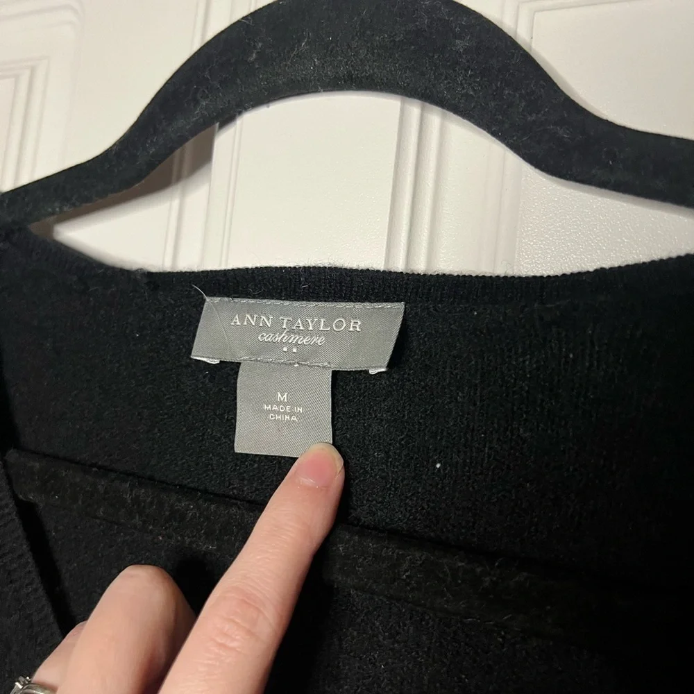 Ann Taylor 100% Cashmere Black V-Neck Sweater Medium